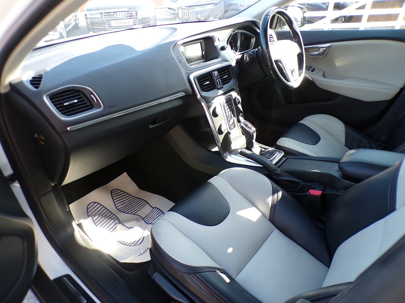 Used Volvo V40 Cross Country 2014 for sale - 76034918: Photo 16