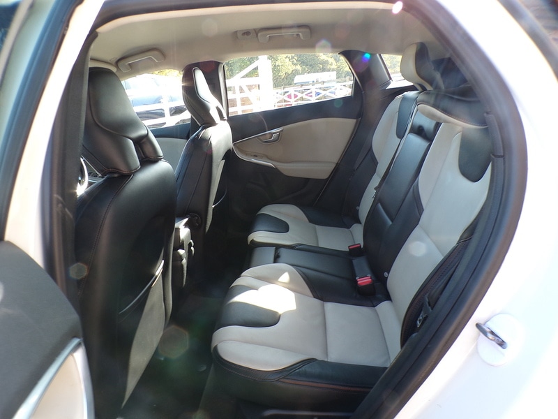 Used Volvo V40 Cross Country 2014 for sale - 76034918: Photo 17