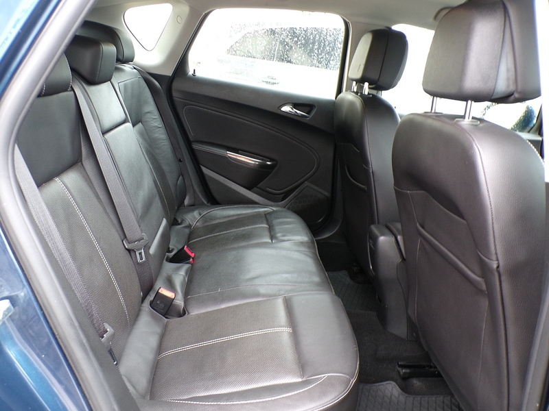 Used Vauxhall Astra 2011 for sale - 77391650: Photo 16