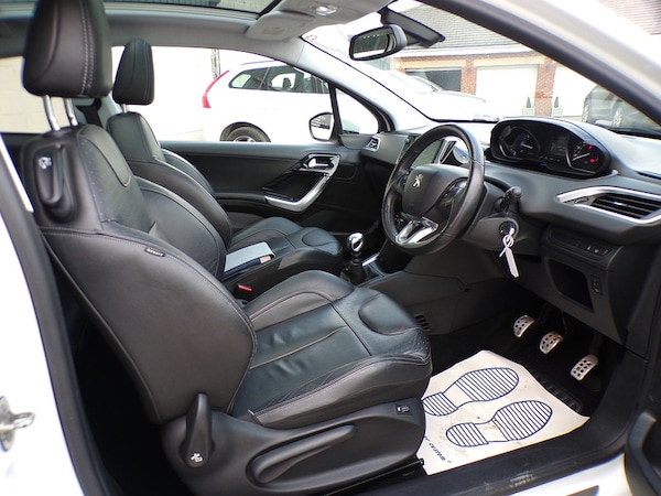 Used Peugeot 208 2012 for sale - 76224140: Photo 10