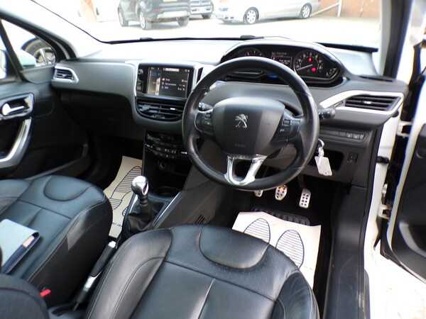 Used Peugeot 208 2012 for sale - 76224140: Photo 11