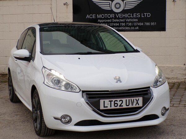 Used Peugeot 208 2012 for sale - 76224140: Photo 2