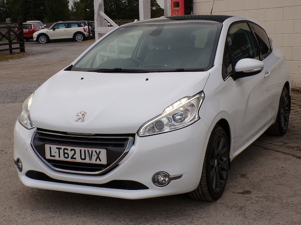 Used Peugeot 208 2012 for sale - 76224140: Photo 3