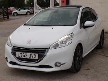 Used Peugeot 208 2012 for sale - 76224140: Photo