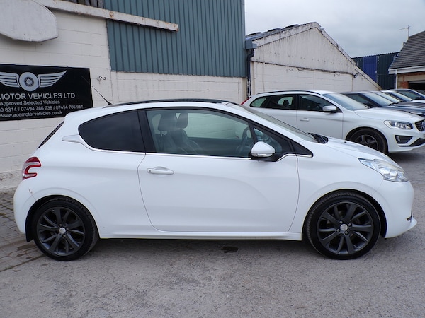 Used Peugeot 208 2012 for sale - 76224140: Photo 8