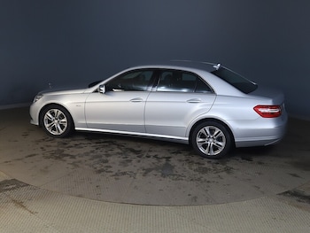 Used Mercedes-Benz E Class 2010 for sale - 77765994: Photo