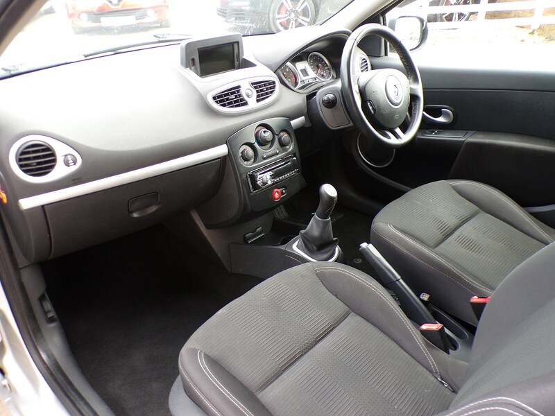 Used Renault Clio 2011 for sale - 77584096: Photo 12
