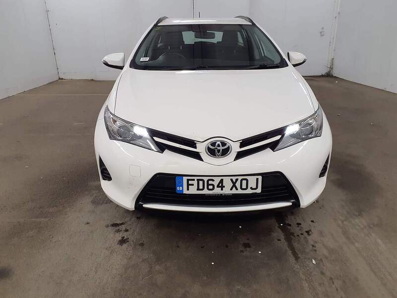 Used Toyota Auris 2014 for sale - 77206835: Photo 2