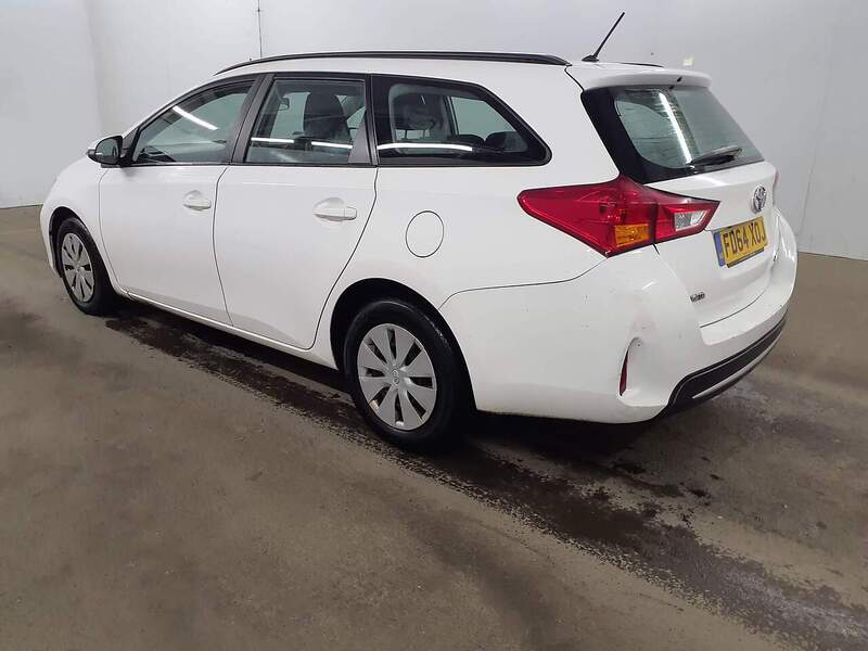 Used Toyota Auris 2014 for sale - 77206835: Photo 4