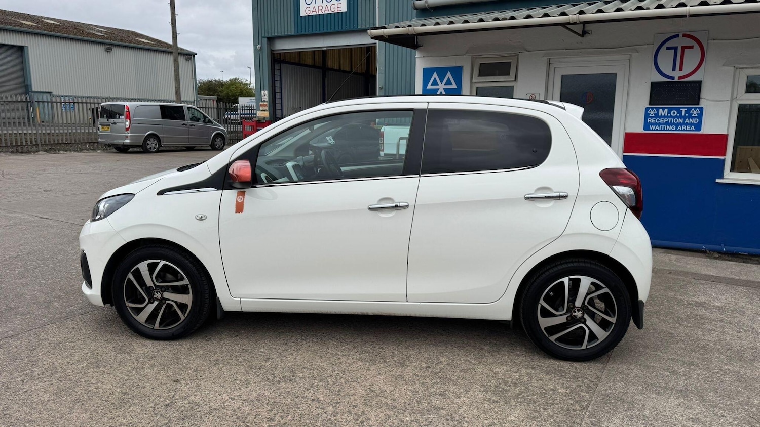 Used Peugeot 108 2017 for sale - 76227296: Photo 2