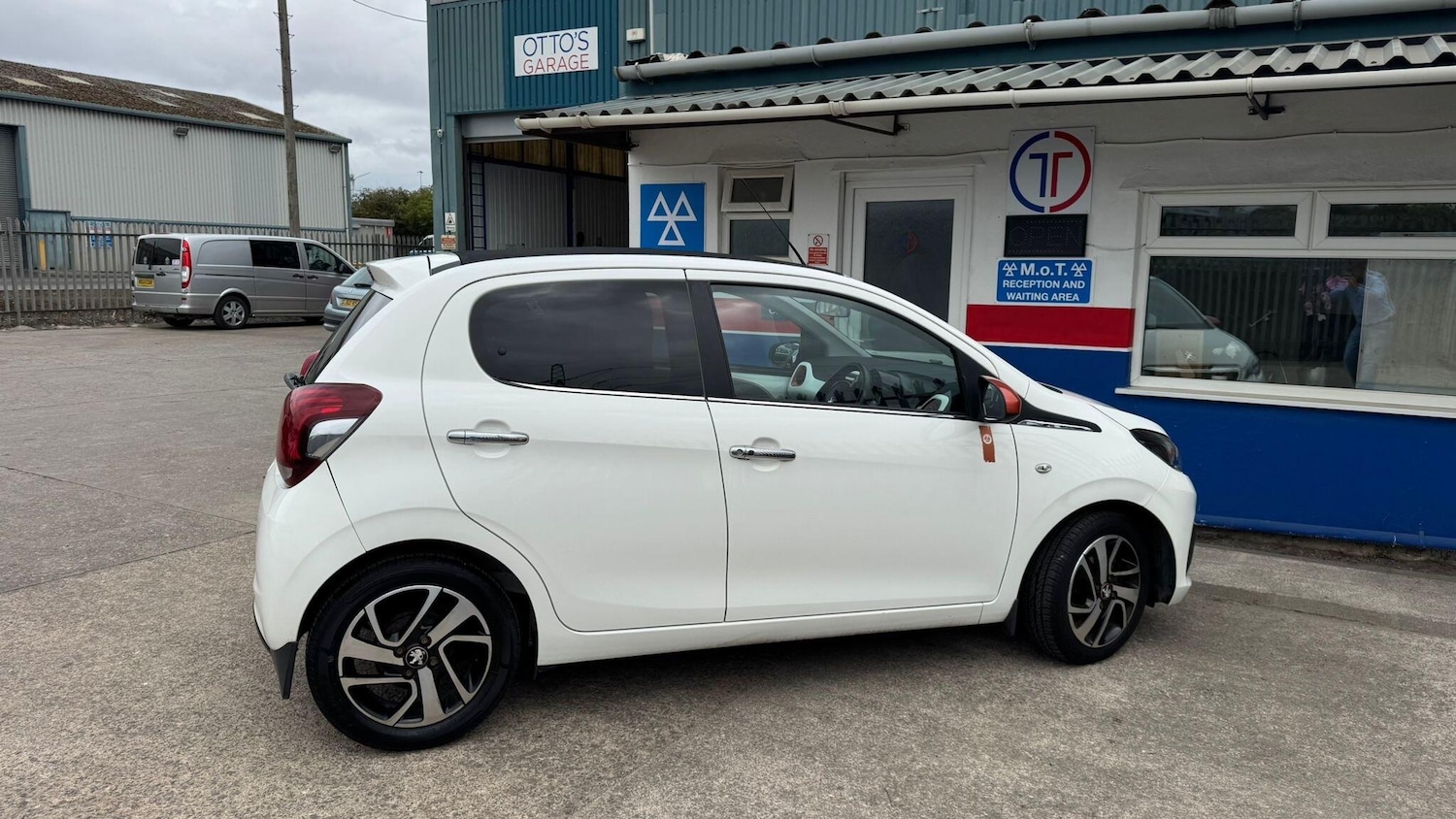 Used Peugeot 108 2017 for sale - 76227296: Photo 9