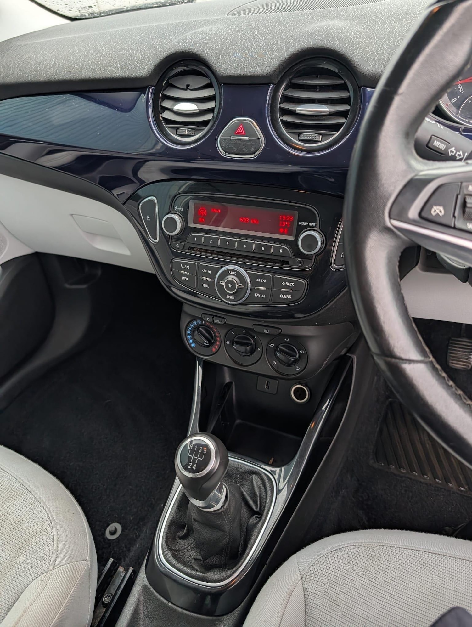 Used Vauxhall ADAM 2015 for sale - 76325952: Photo 9