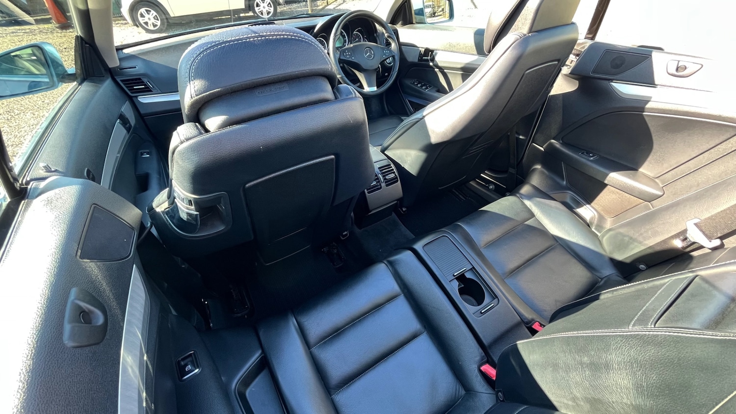 Used Mercedes-Benz E Class 2010 for sale - 77937613: Photo 21