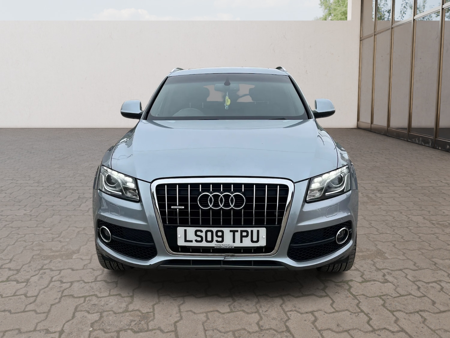 Used Audi Q5 2009 for sale - 76314103: Photo 2