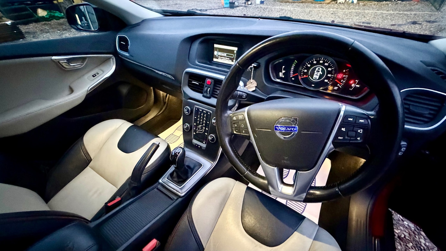 Used Volvo V40 2015 for sale - 77235855: Photo 11