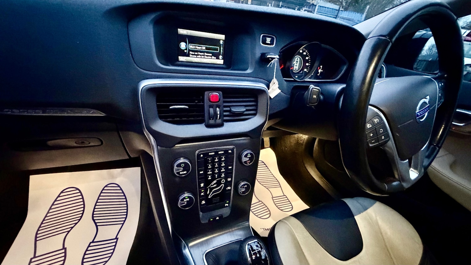 Used Volvo V40 2015 for sale - 77235855: Photo 15