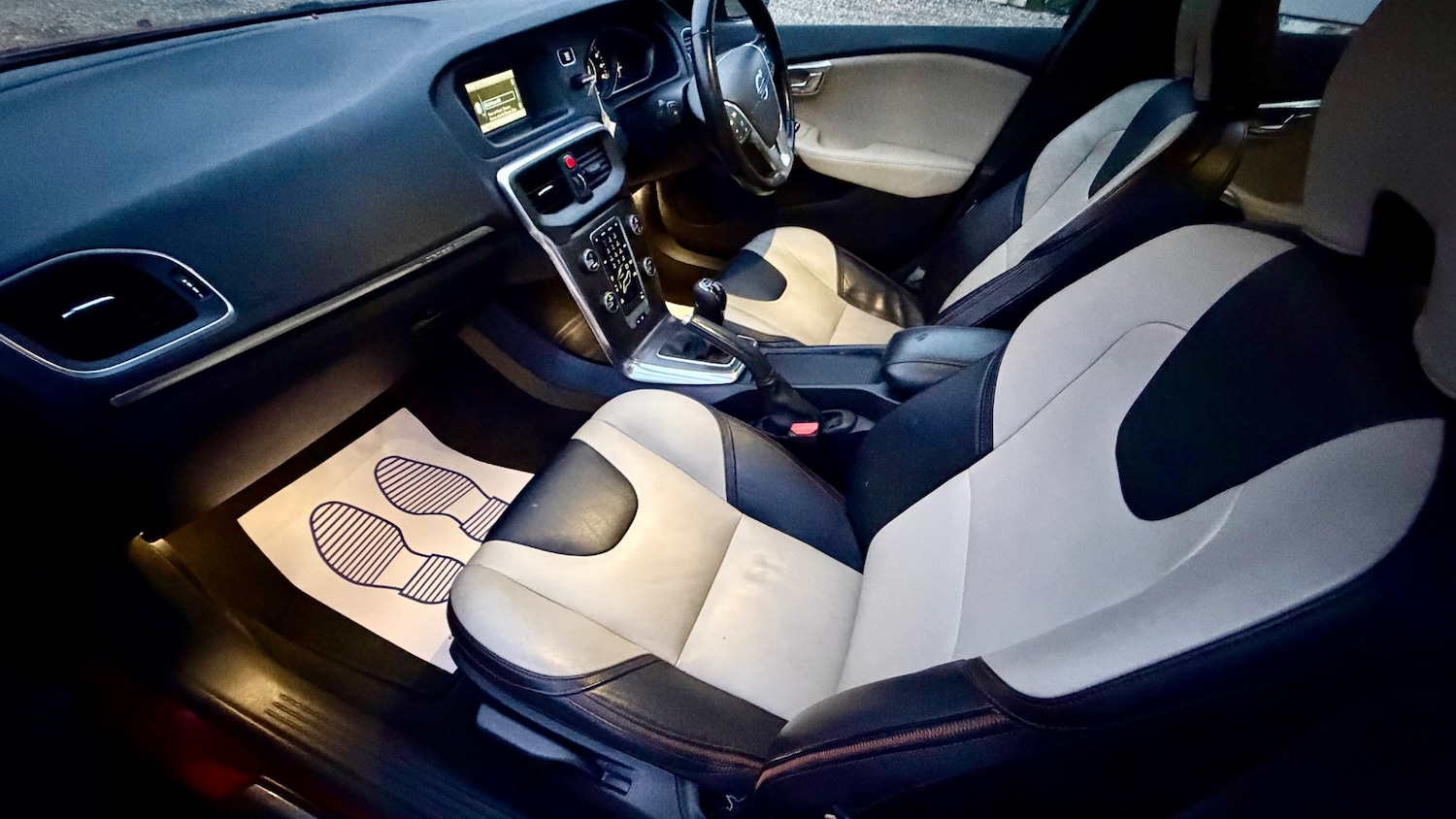 Used Volvo V40 2015 for sale - 77235855: Photo 17