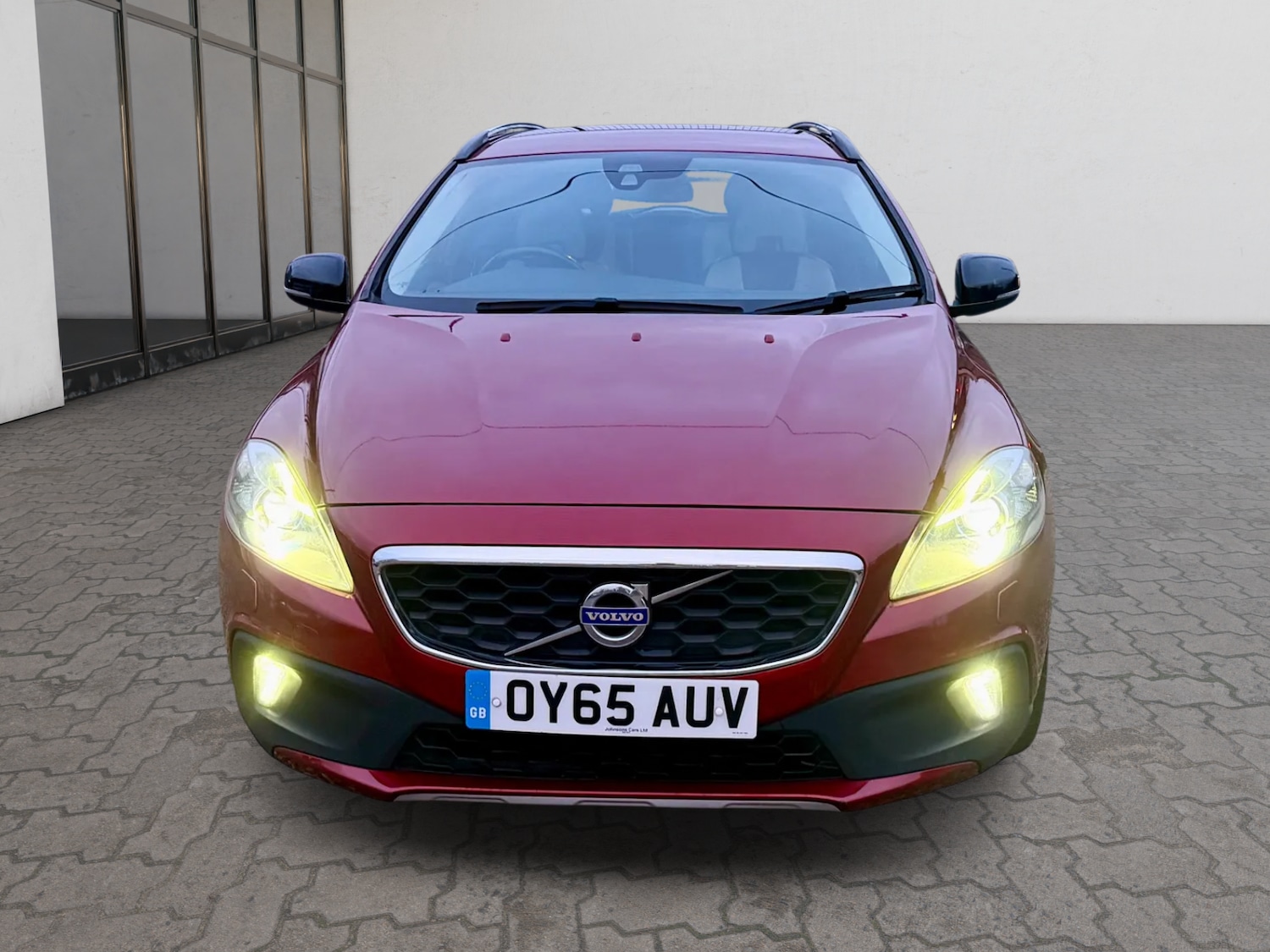 Used Volvo V40 2015 for sale - 77235855: Photo 2