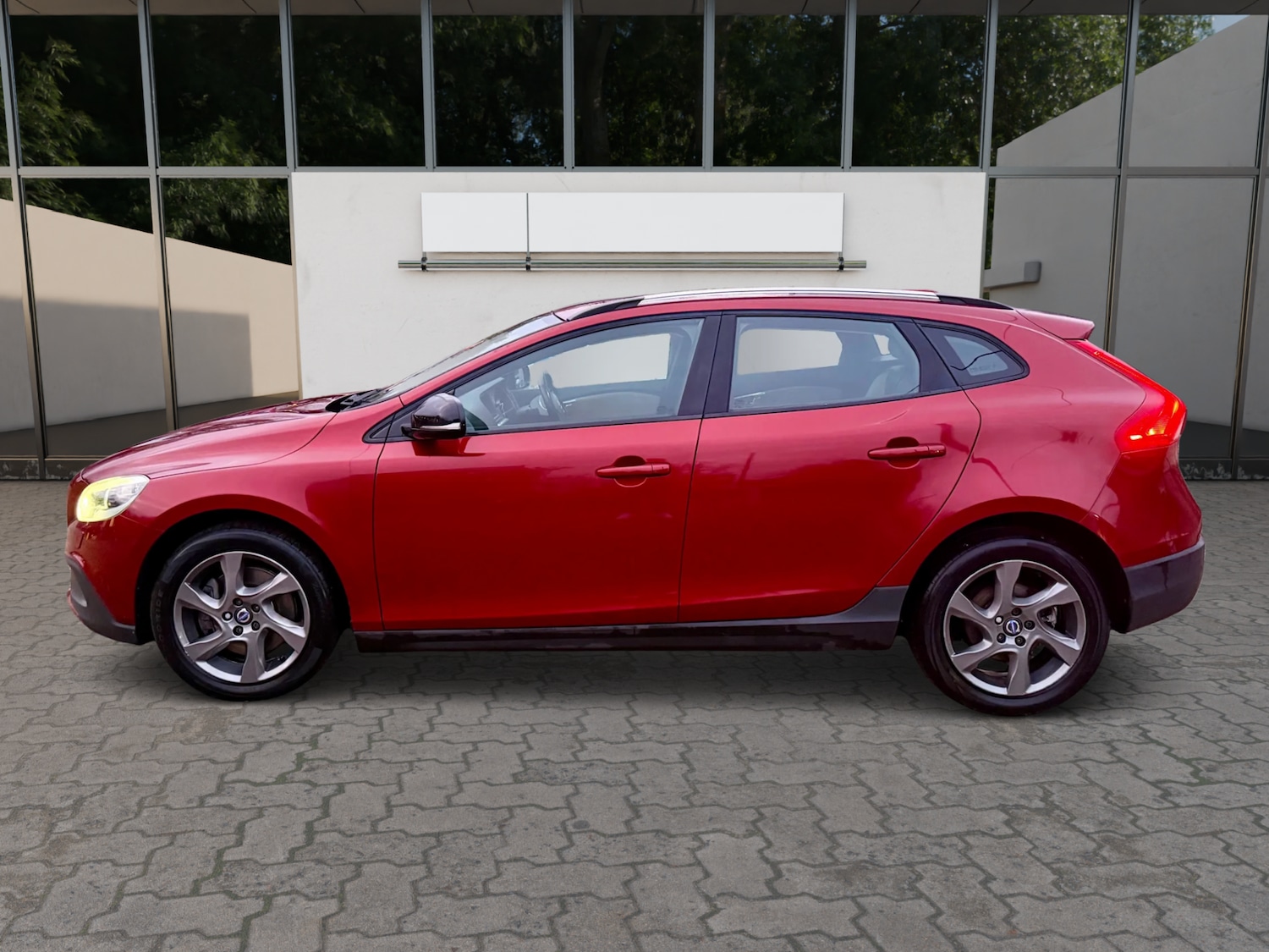 Used Volvo V40 2015 for sale - 77235855: Photo 4