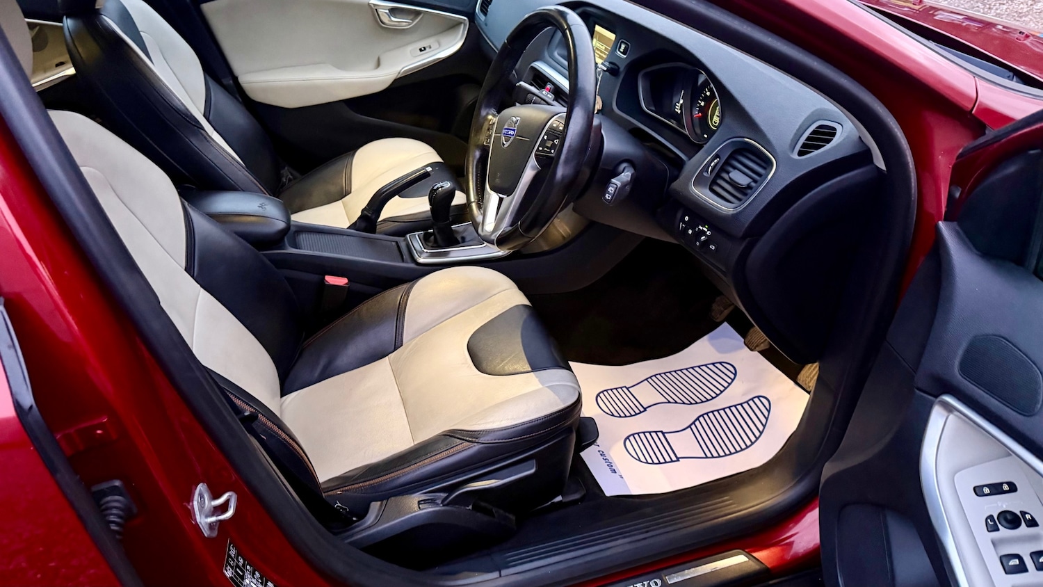 Used Volvo V40 2015 for sale - 77235855: Photo 9