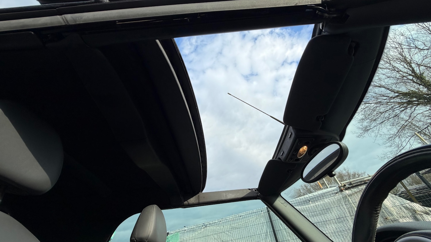 Used MINI Convertible 2004 for sale - 78085460: Photo 16