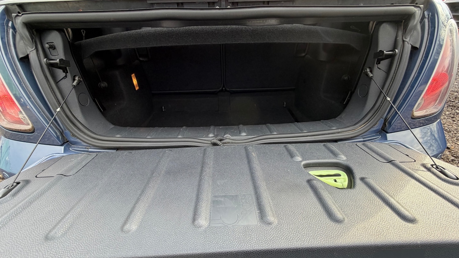 Used MINI Convertible 2004 for sale - 78085460: Photo 17