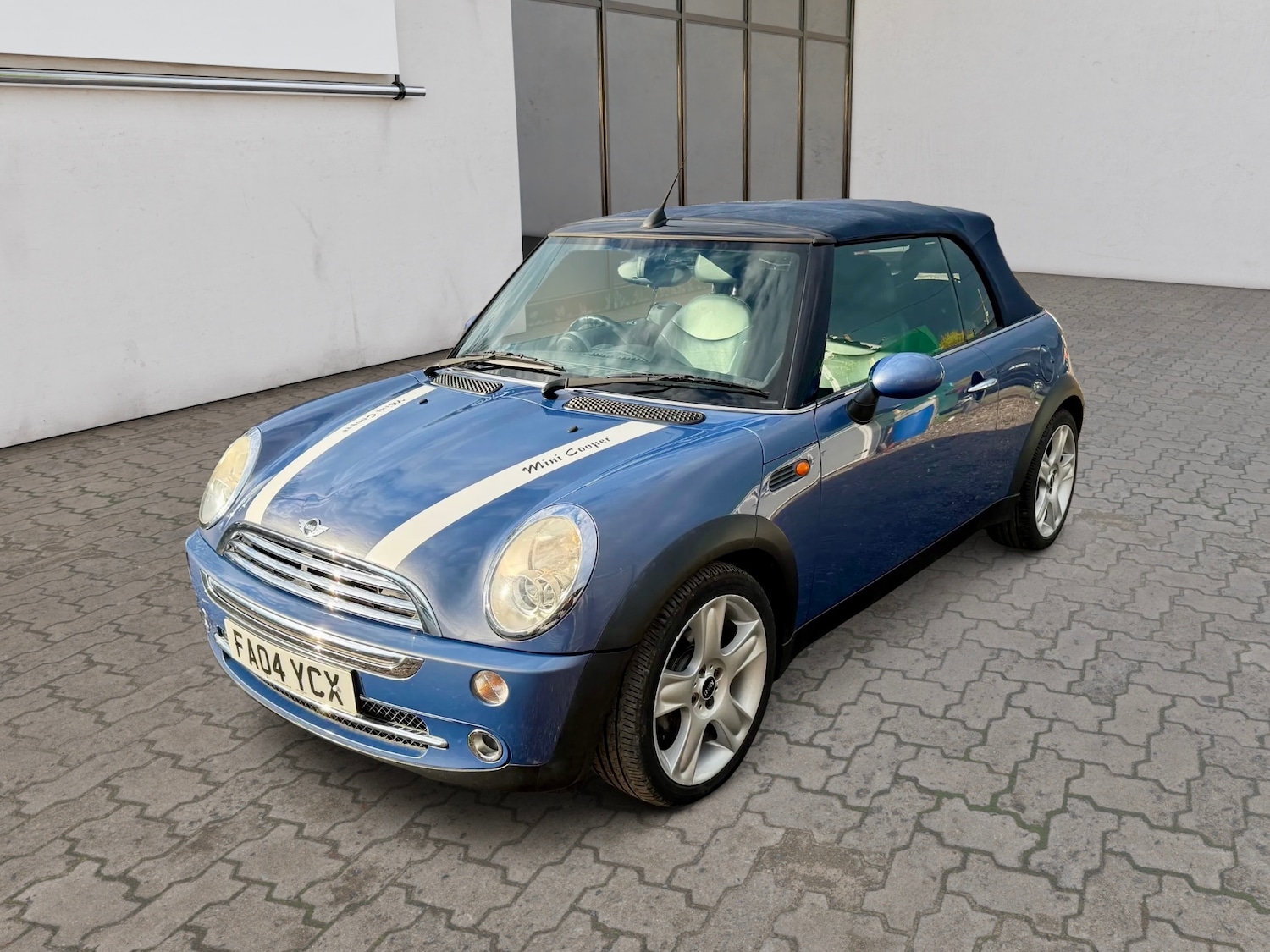Used MINI Convertible 2004 for sale - 78085460: Photo 3