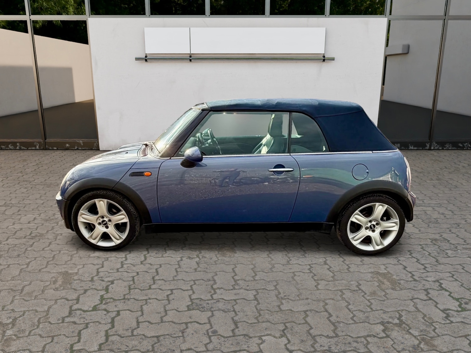 Used MINI Convertible 2004 for sale - 78085460: Photo 4
