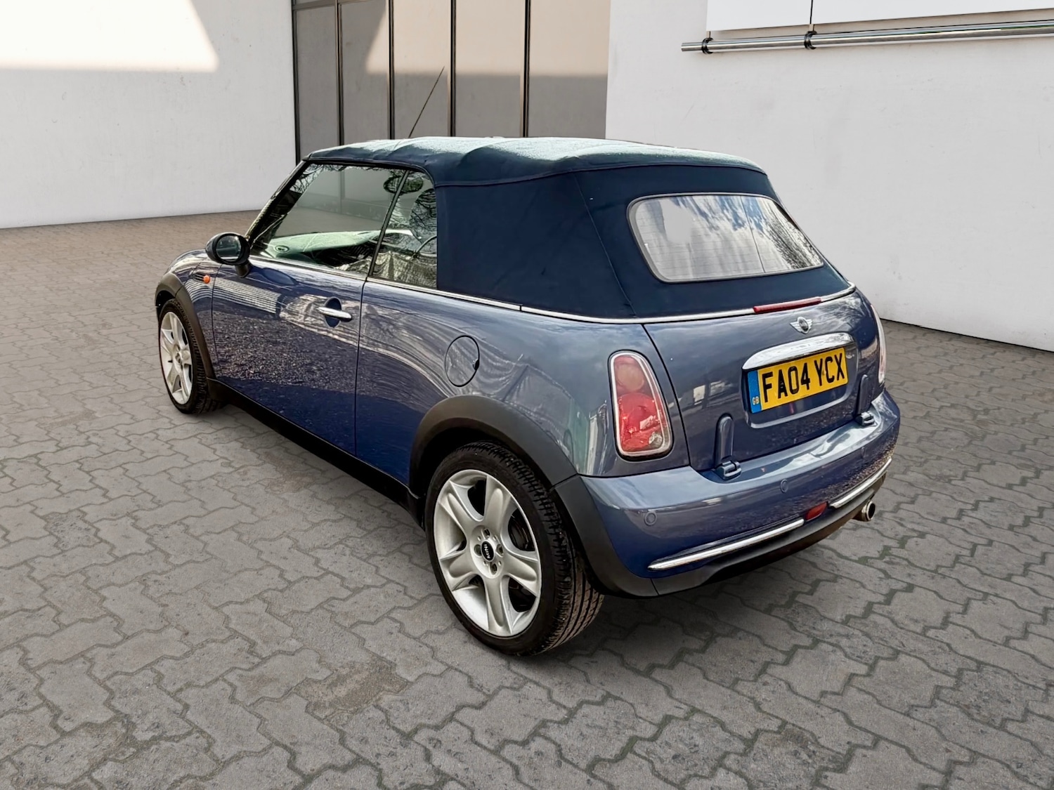 Used MINI Convertible 2004 for sale - 78085460: Photo 5