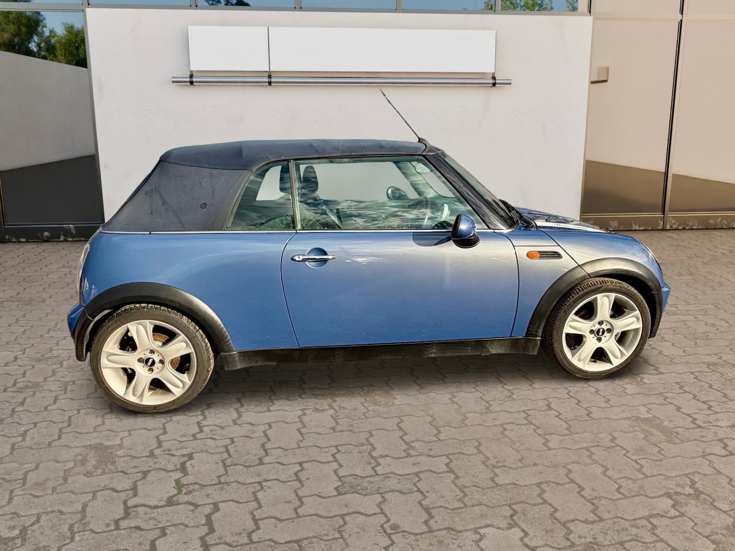 Used MINI Convertible 2004 for sale - 78085460: Photo 8