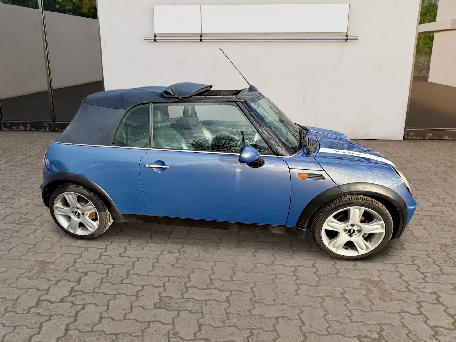 Used MINI Convertible 2004 for sale - 78085460: Photo 9