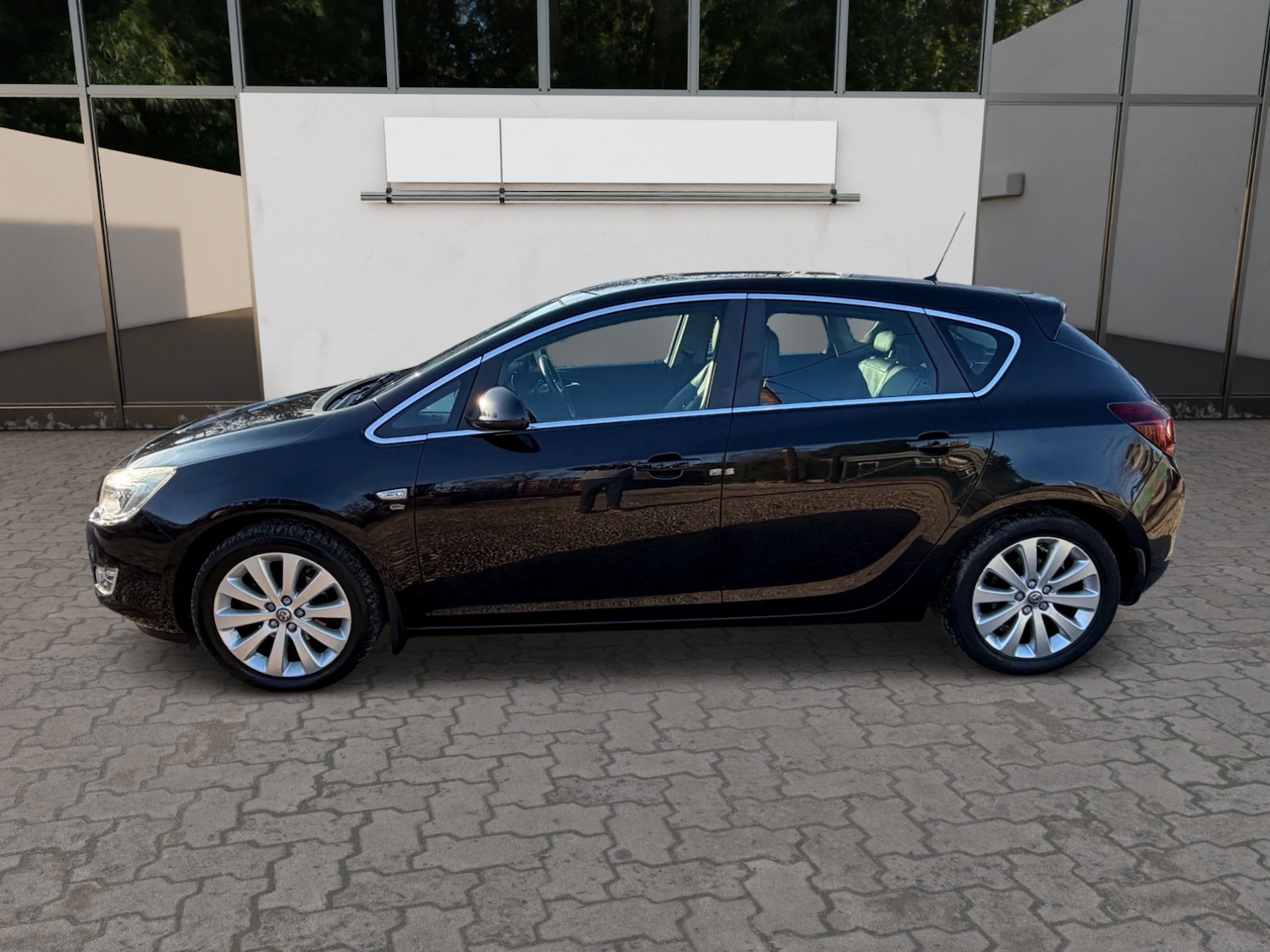 Used Vauxhall Astra 2011 for sale - 77721645: Photo 4