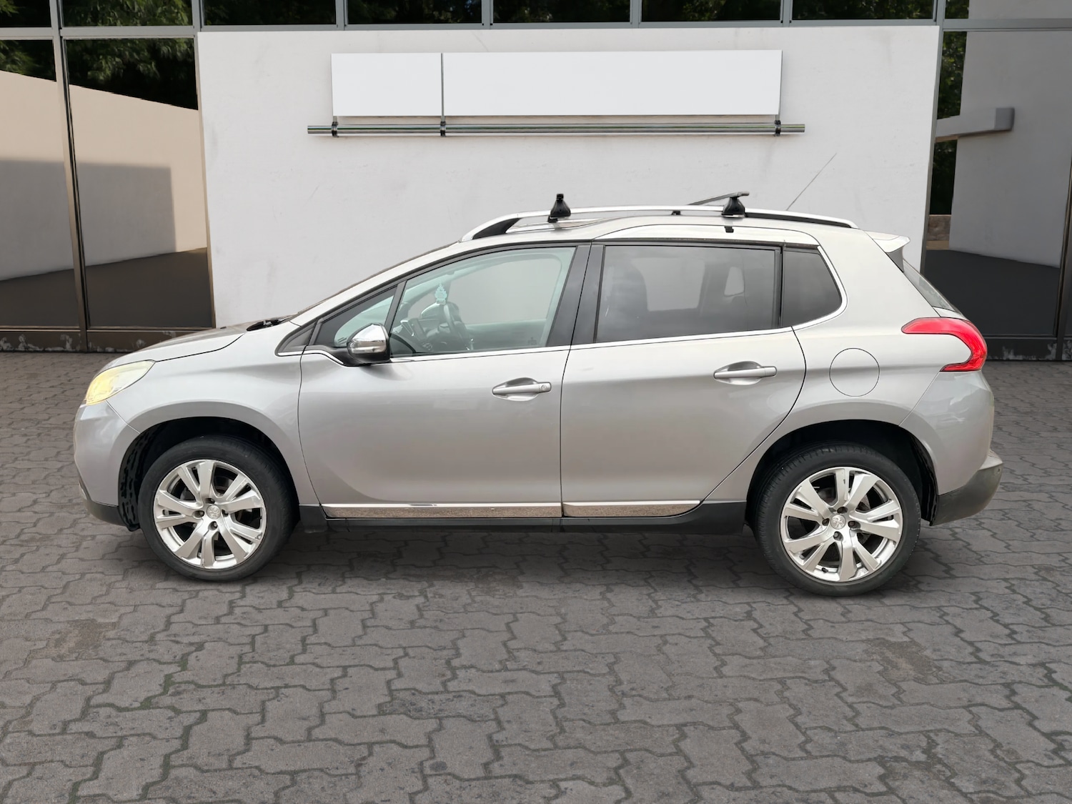 Used Peugeot 2008 2014 for sale - 77954350: Photo 4