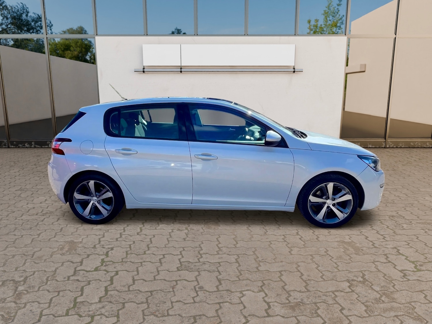 Used Peugeot 308 2014 for sale - 77896337: Photo 8