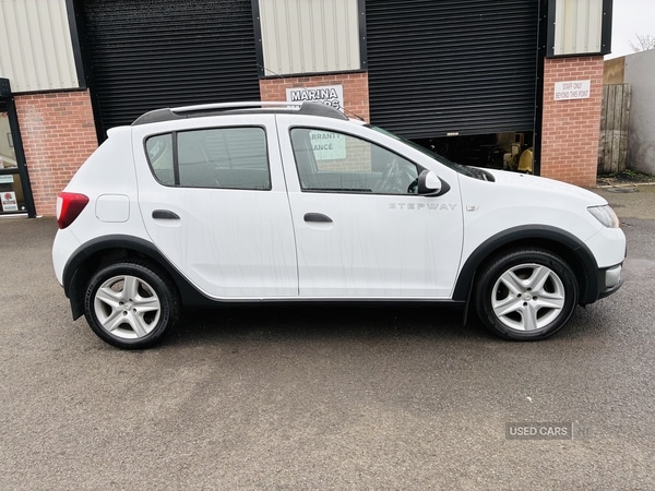 Used Dacia Sandero Stepway 2014 for sale - 76433727: Photo 2