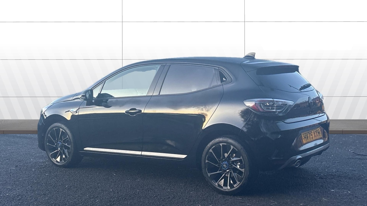 Used Renault Clio 2025 for sale - 76777218: Photo 2