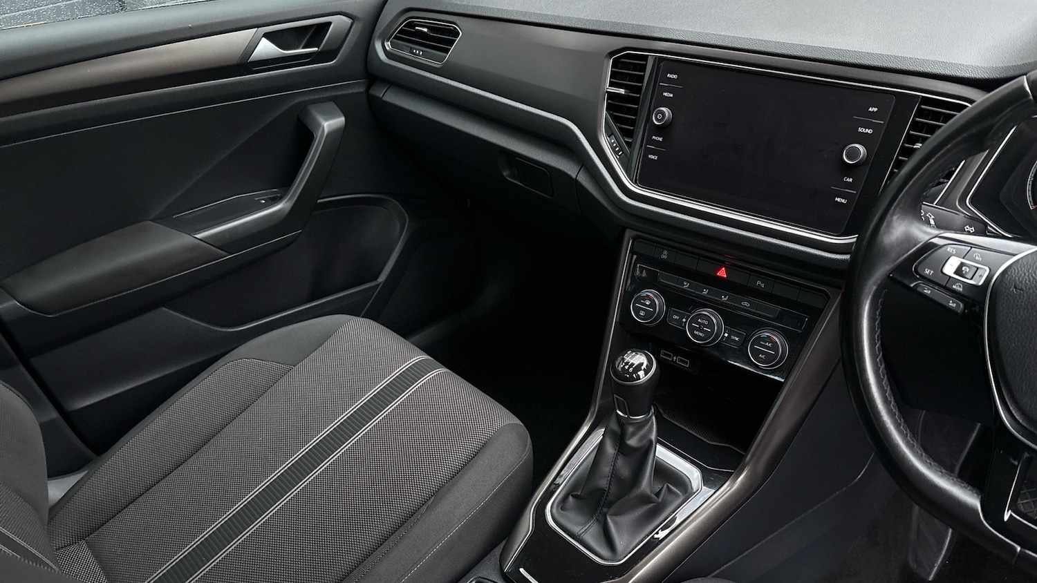 Used Volkswagen T-Roc 2018 for sale - 76734344: Photo 14