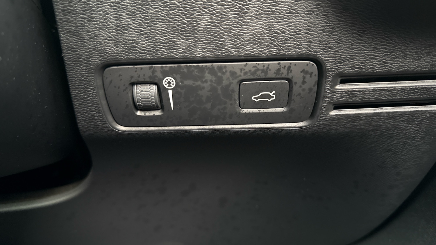 Used Volvo XC40 2020 for sale - 77069232: Photo 29