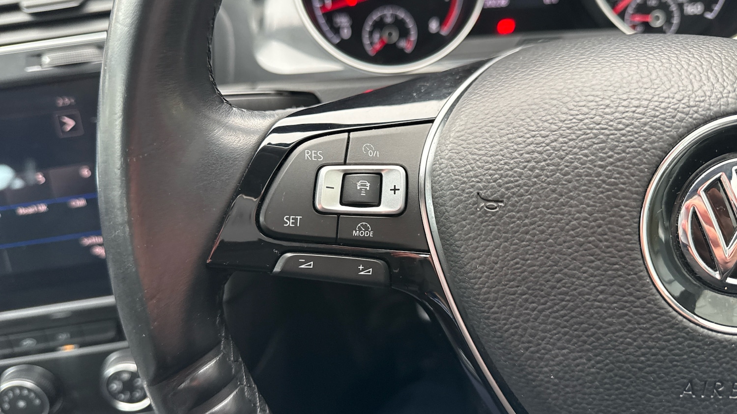 Used Volkswagen Golf 2017 for sale - 76598850: Photo 30