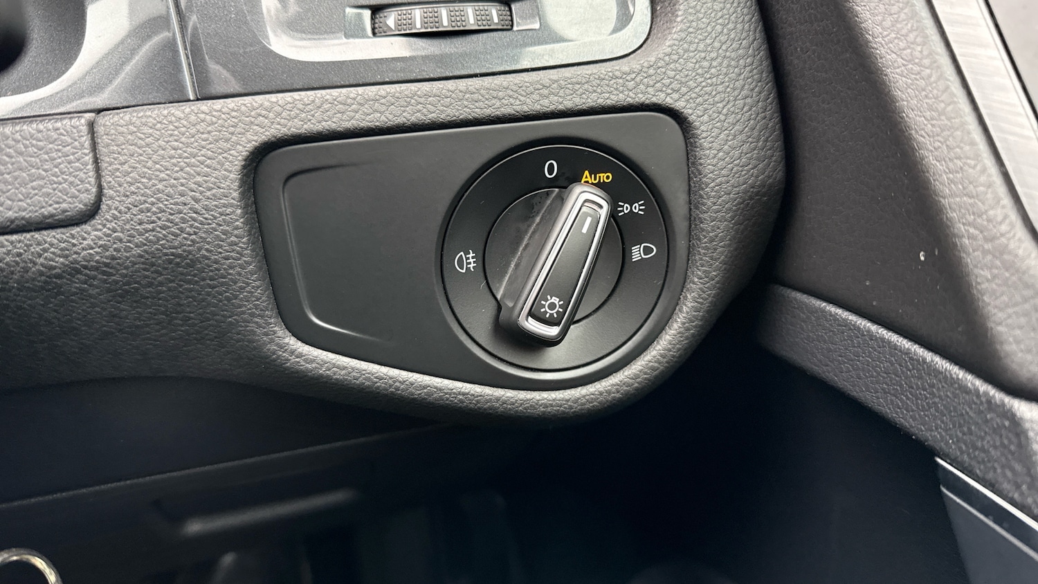 Used Volkswagen Golf 2017 for sale - 76598850: Photo 32