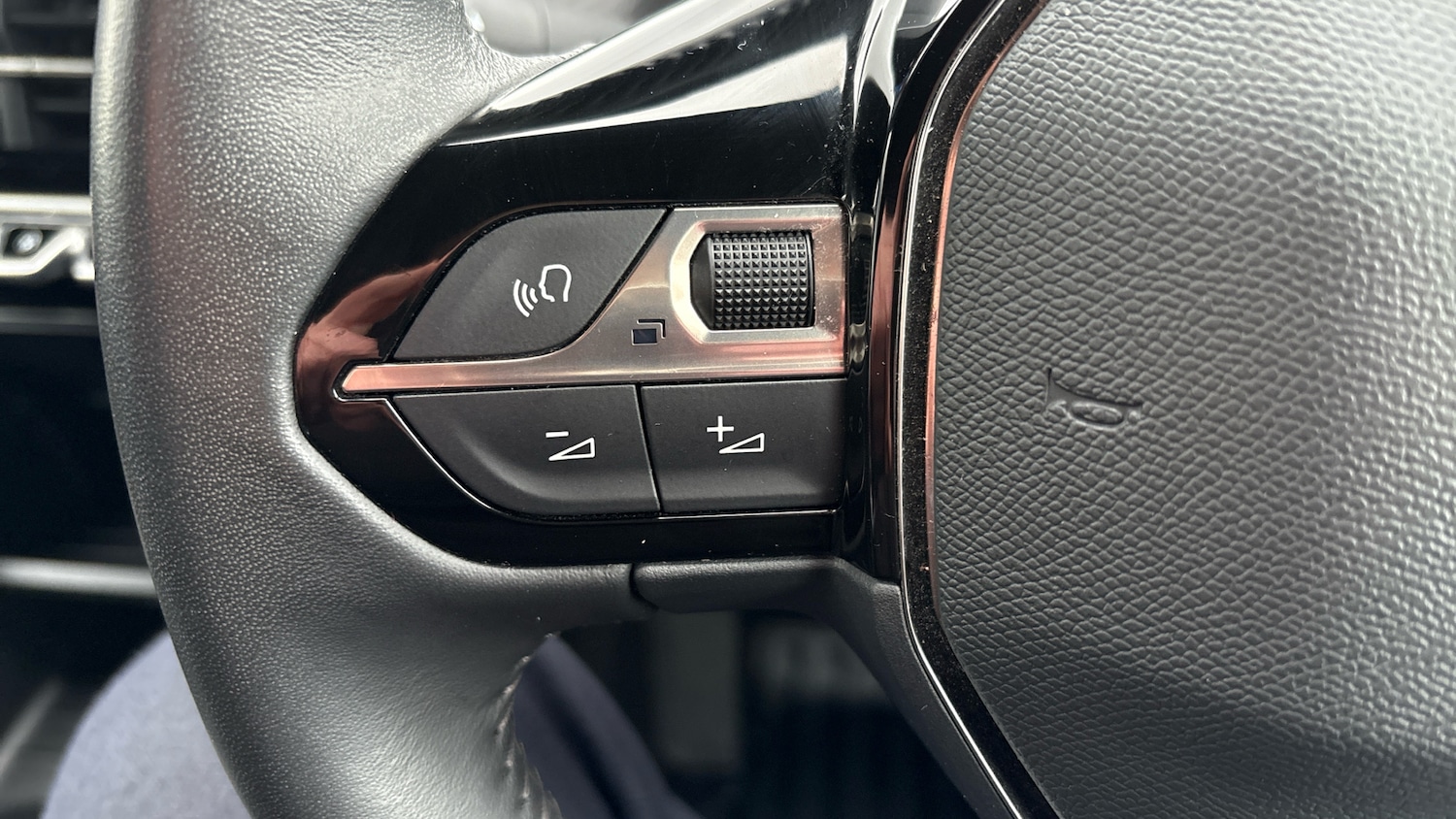 Used Peugeot 2008 2023 for sale - 76859031: Photo 21