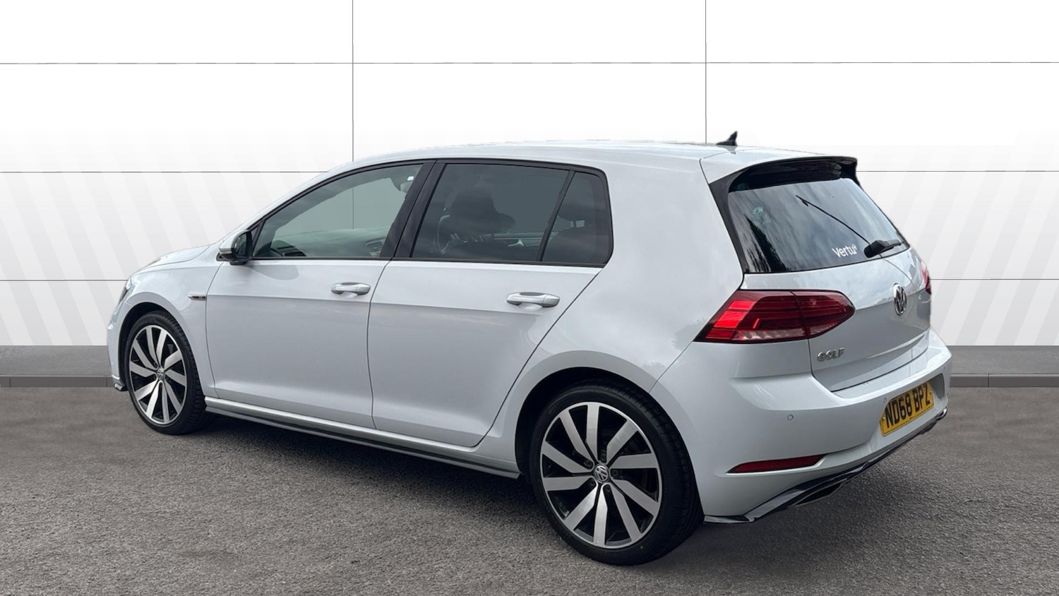 Used Volkswagen Golf 2019 for sale - 76319533: Photo 2