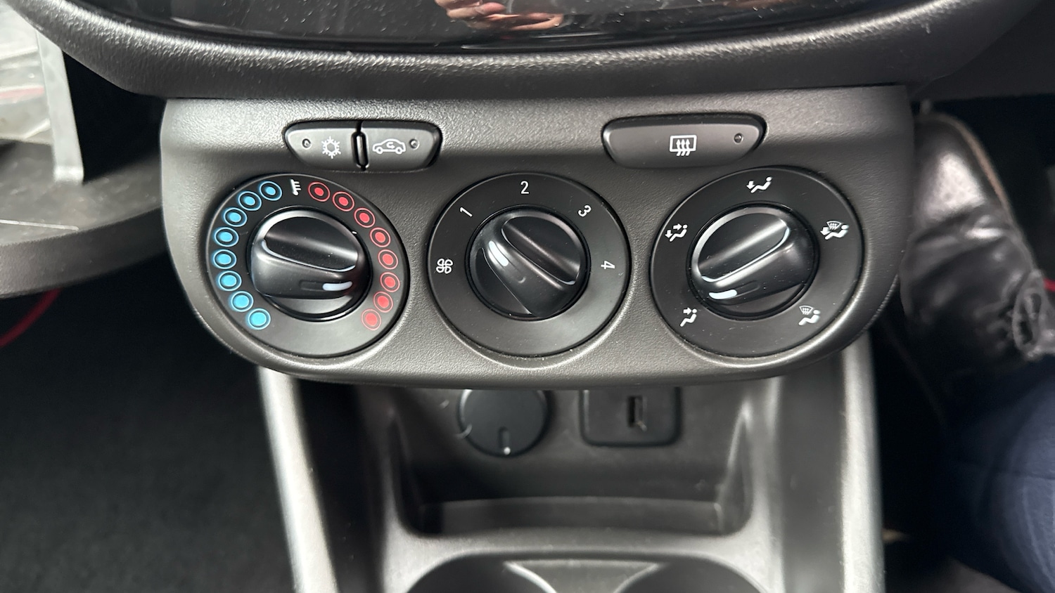Used Vauxhall Corsa 2016 for sale - 76131161: Photo 24