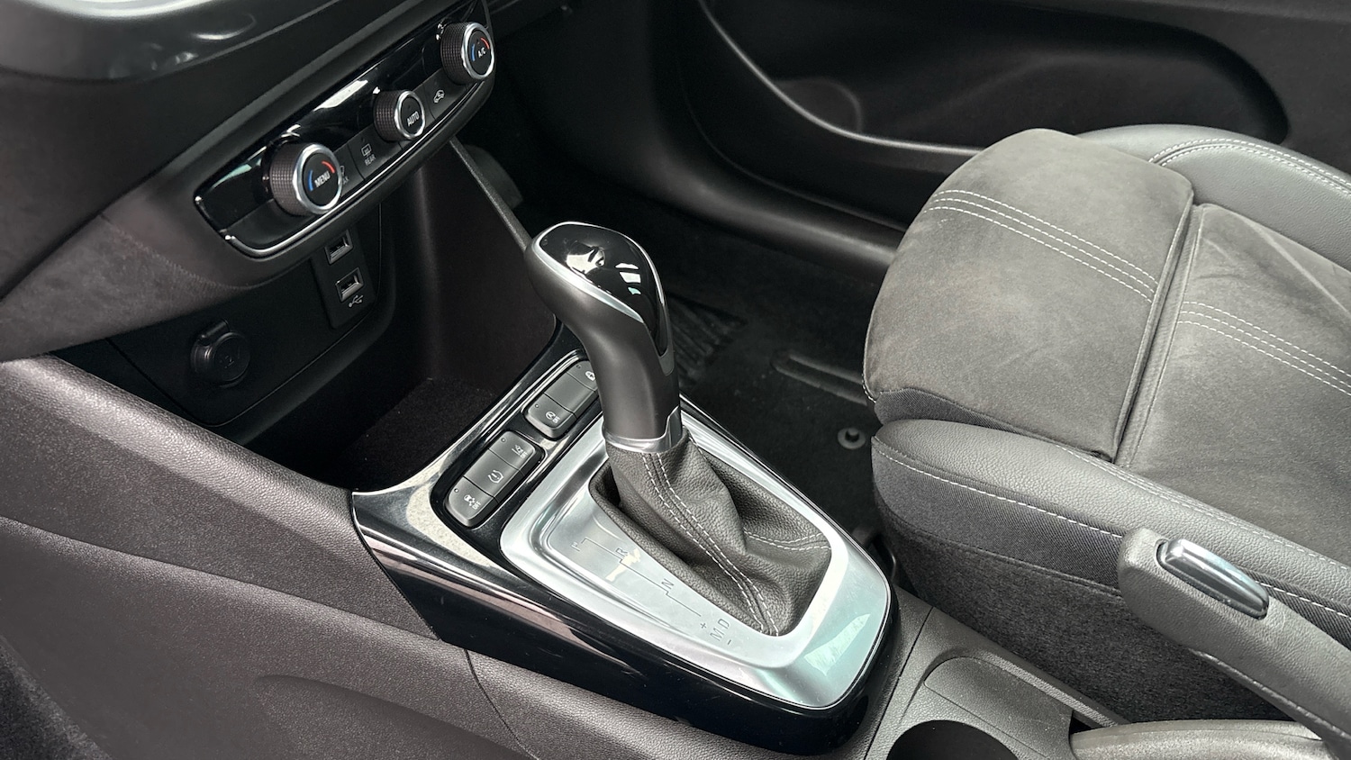 Used Vauxhall Crossland 2022 for sale - 77198763: Photo 13