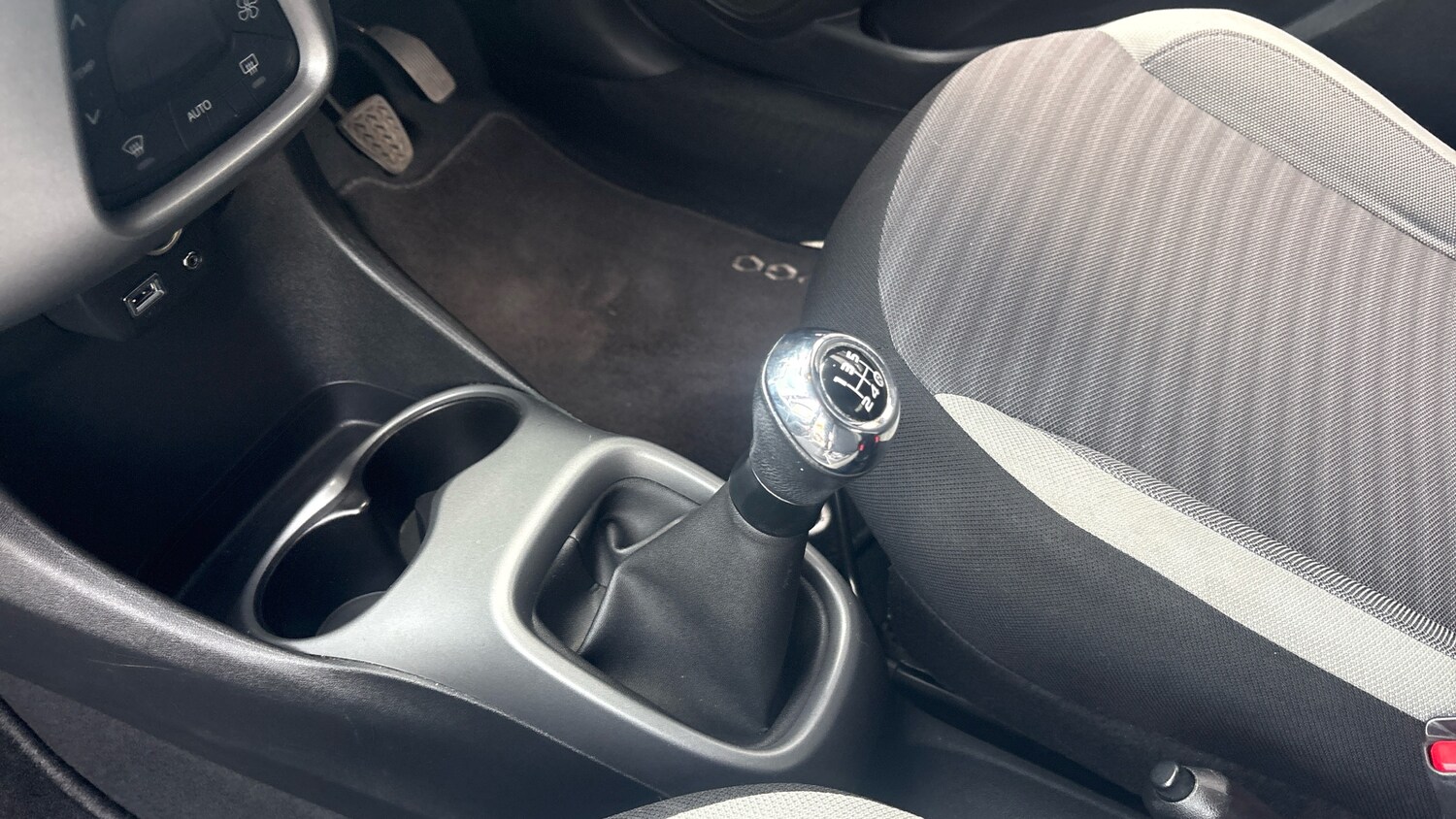 Used Toyota AYGO 2019 for sale - 76335093: Photo 13
