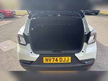 Used Renault Captur 2024 for sale - 75547799: Photo