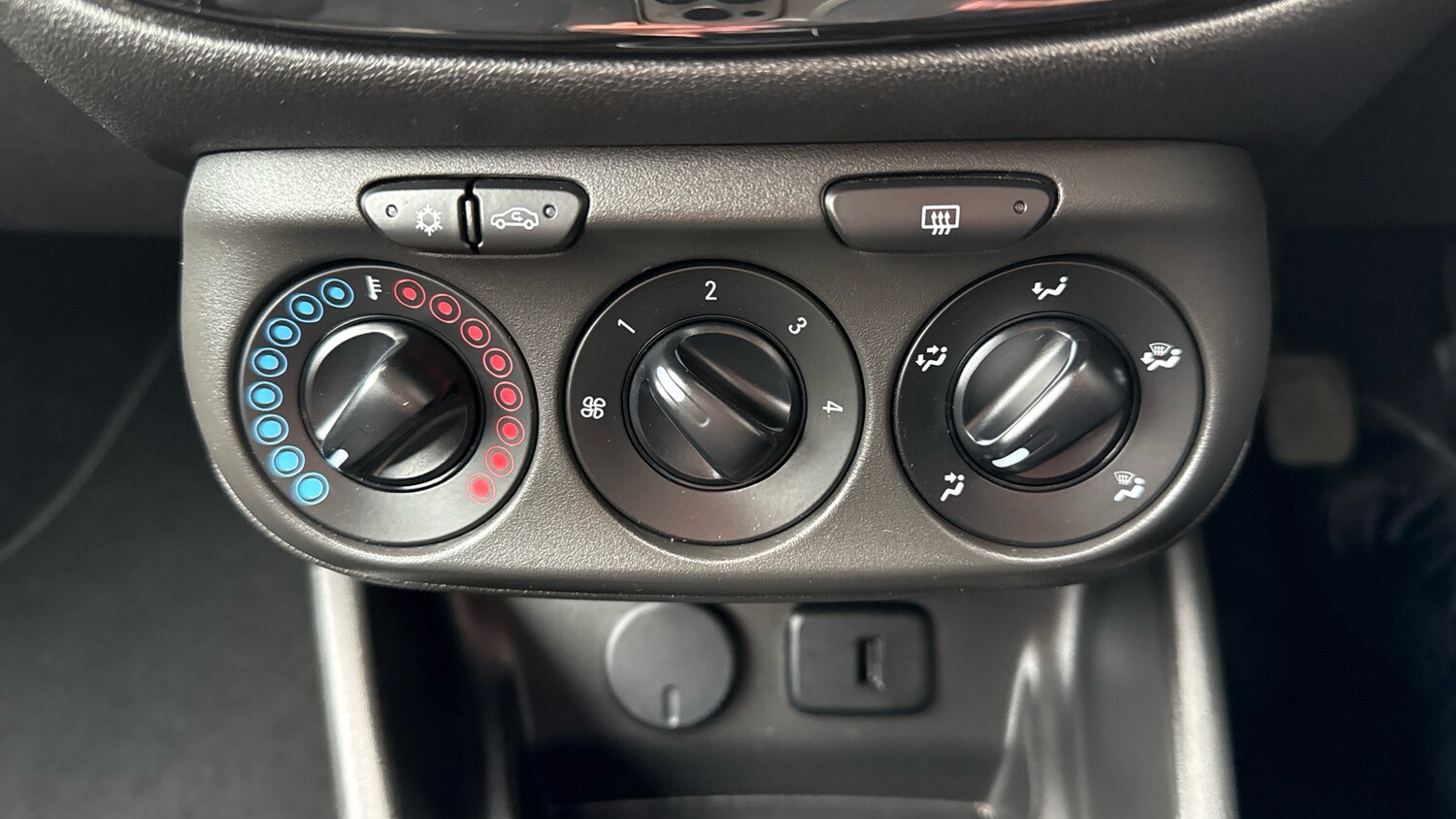 Used Vauxhall Corsa 2016 for sale - 77930519: Photo 30