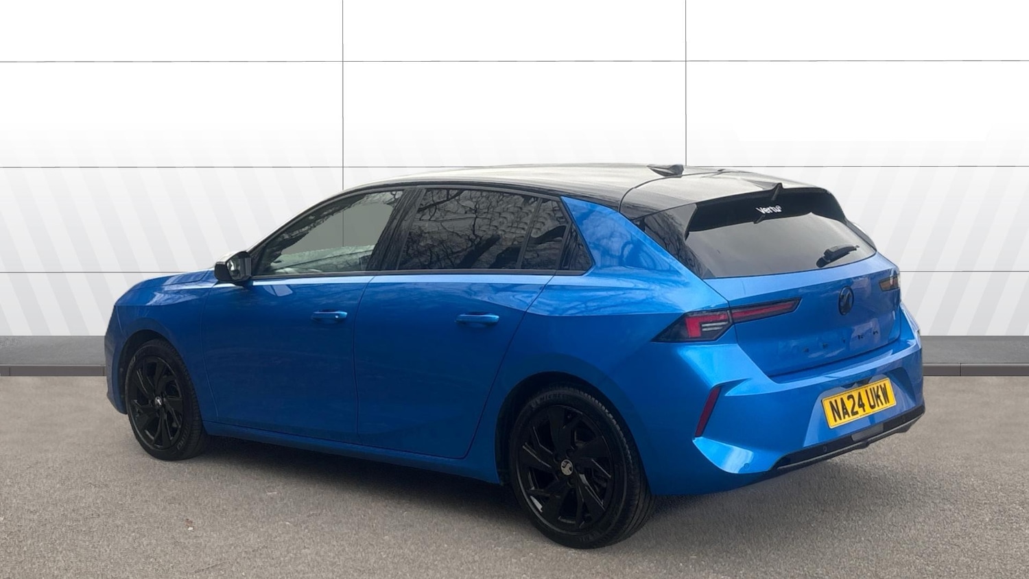 Used Vauxhall Astra 2024 for sale - 77730744: Photo 2