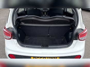 Used Hyundai i10 2018 for sale - 79044611: Photo
