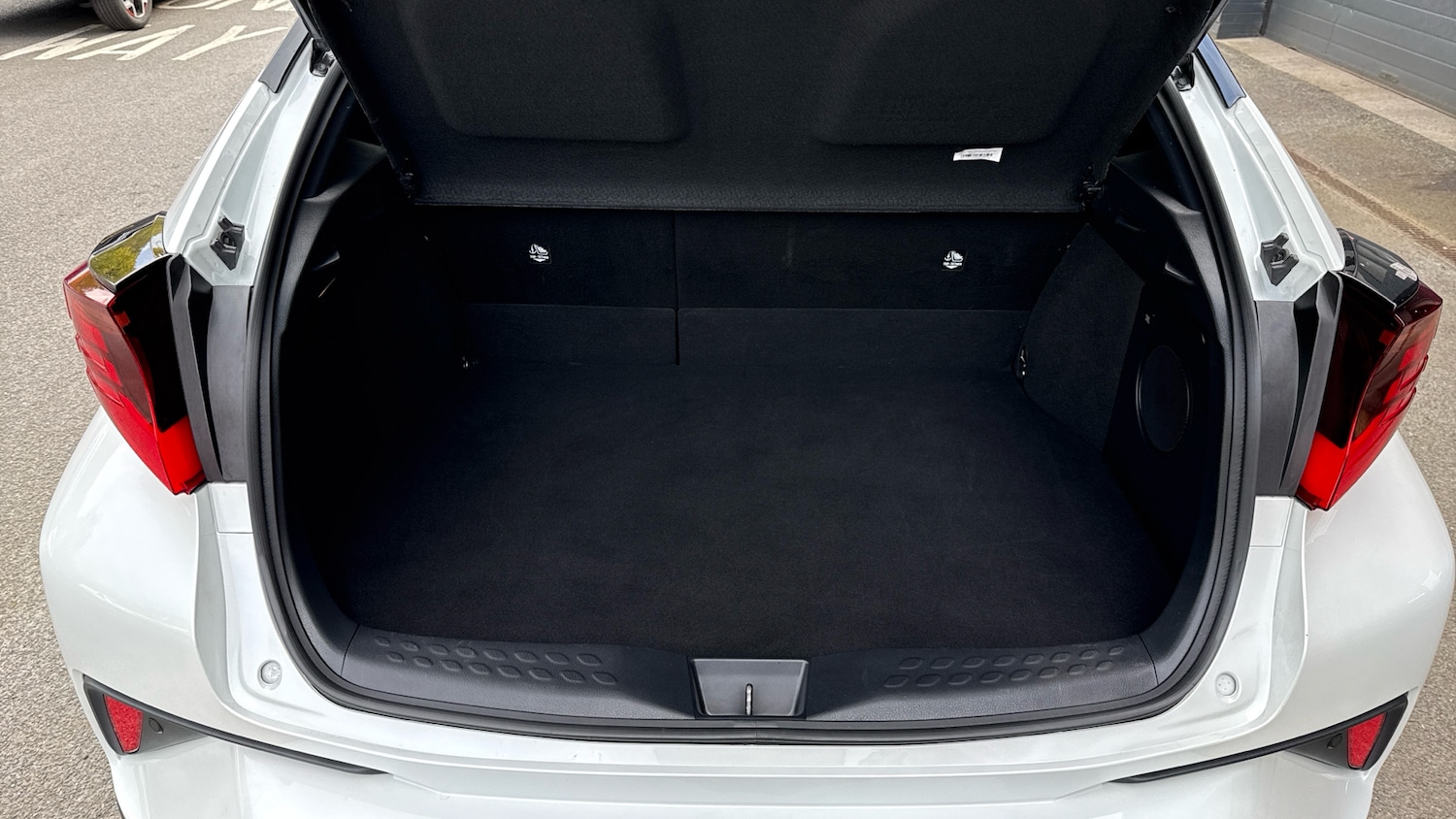 Used Toyota C-HR 2023 for sale - 76194698: Photo 4
